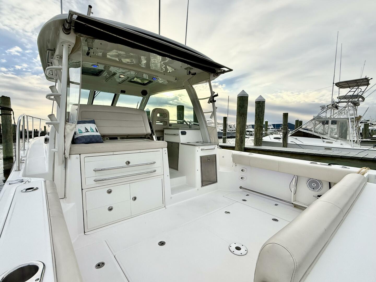 34ft Boston Whaler Yacht For Sale