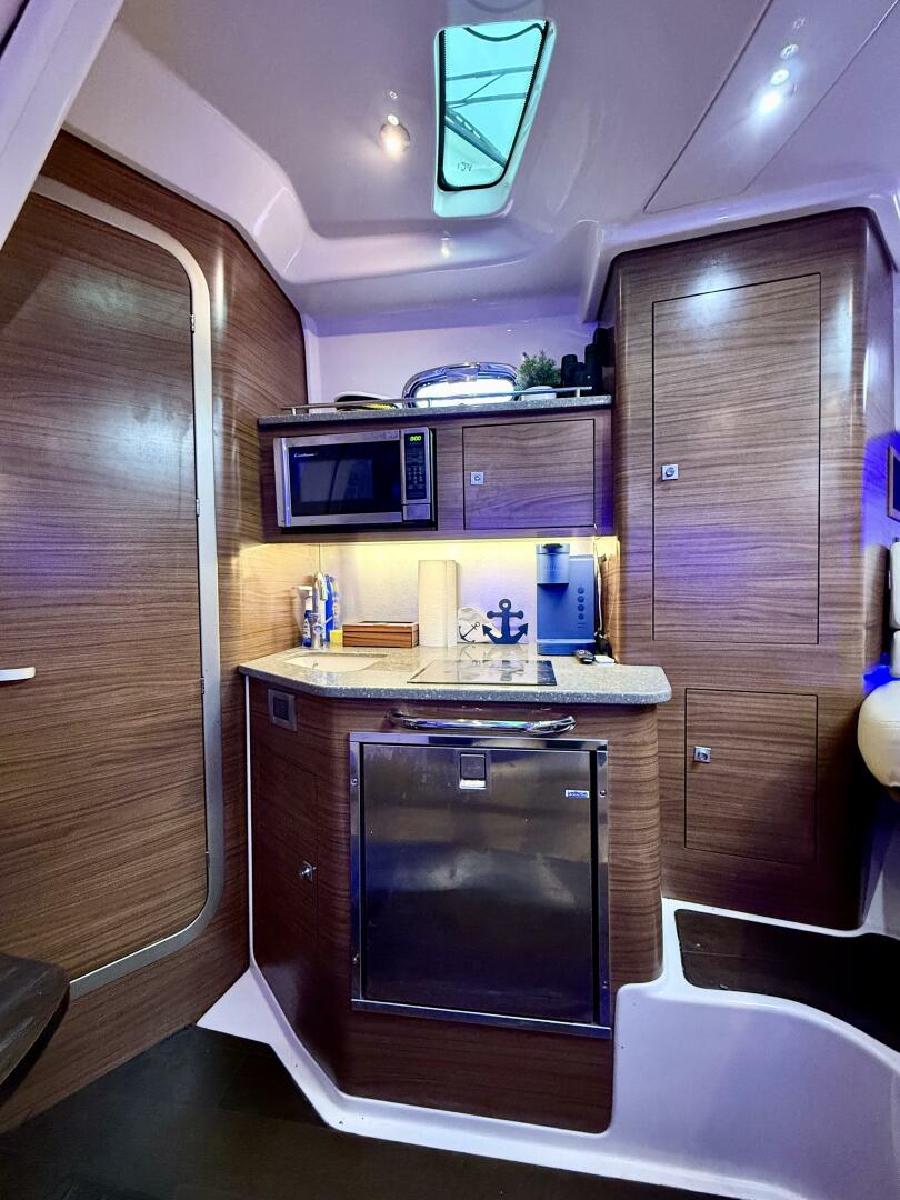 34ft Boston Whaler Yacht For Sale