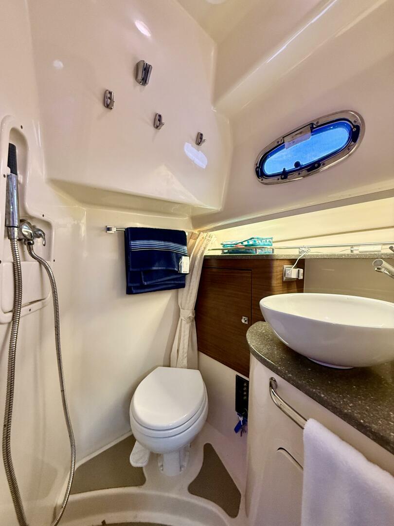 34ft Boston Whaler Yacht For Sale