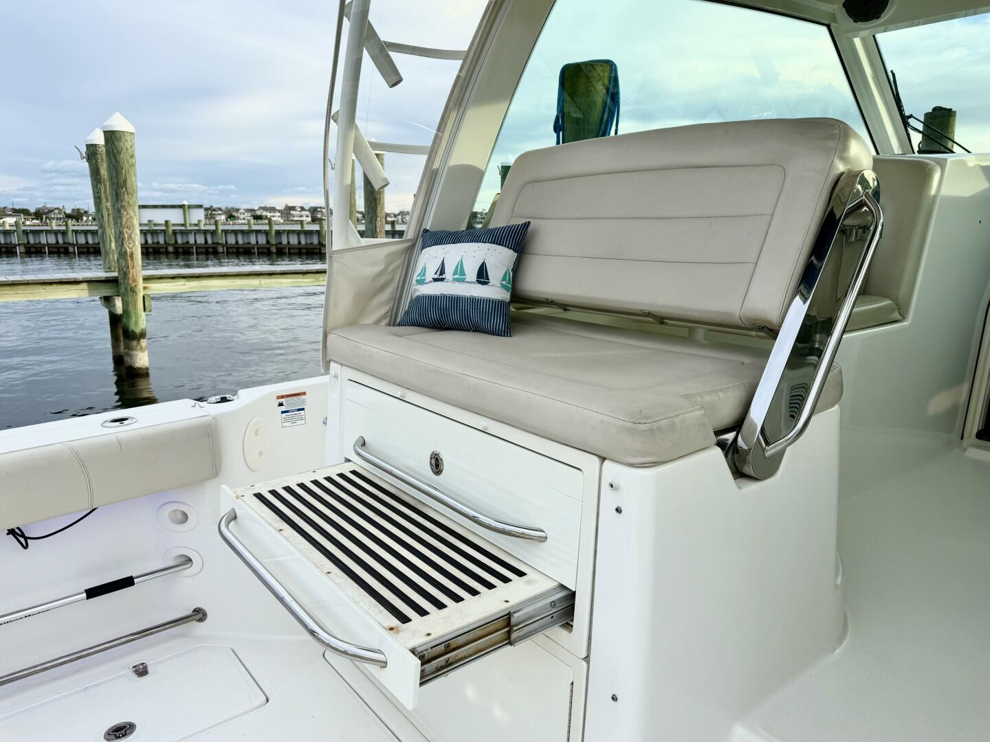 34ft Boston Whaler Yacht For Sale