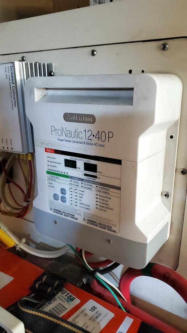 12 VDC 40 AMP Battery Charger