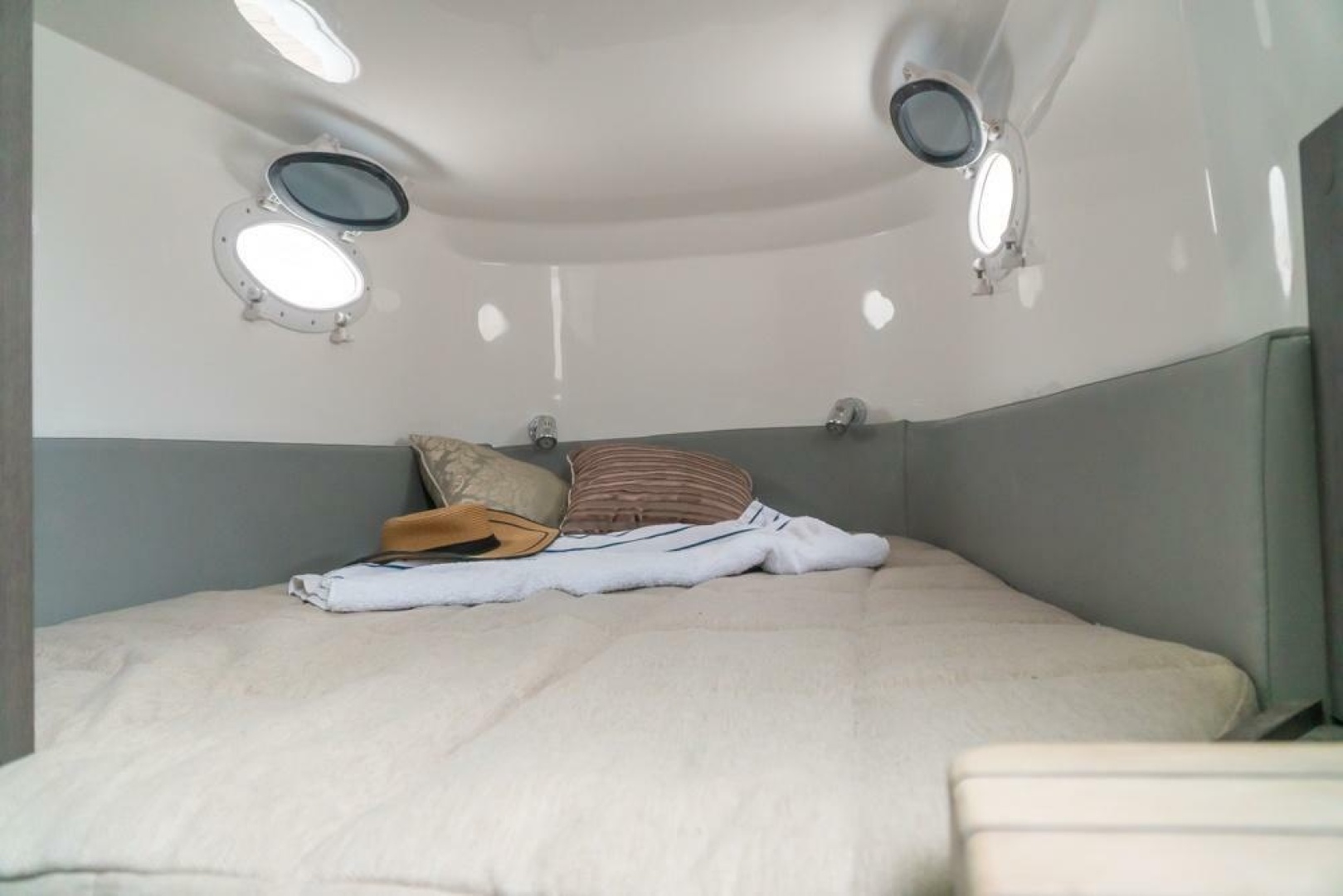 2025 Fishing Raptor 390 Solarium