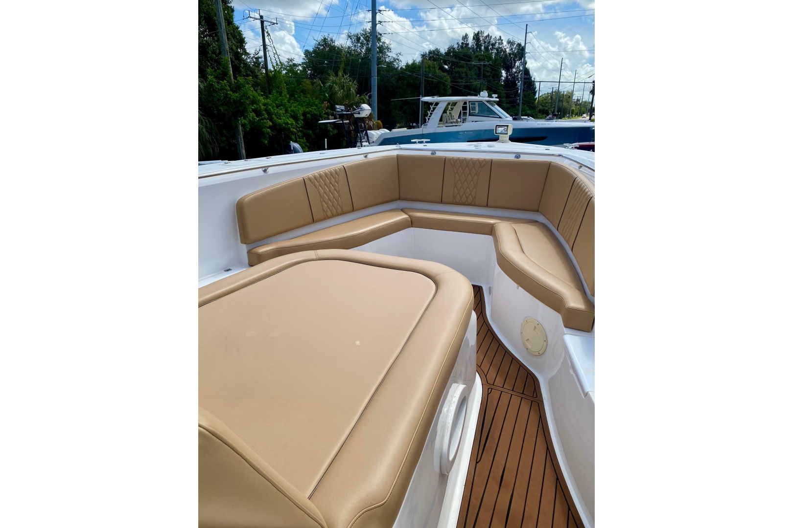 2023 Fishing Raptor 390 Solarium