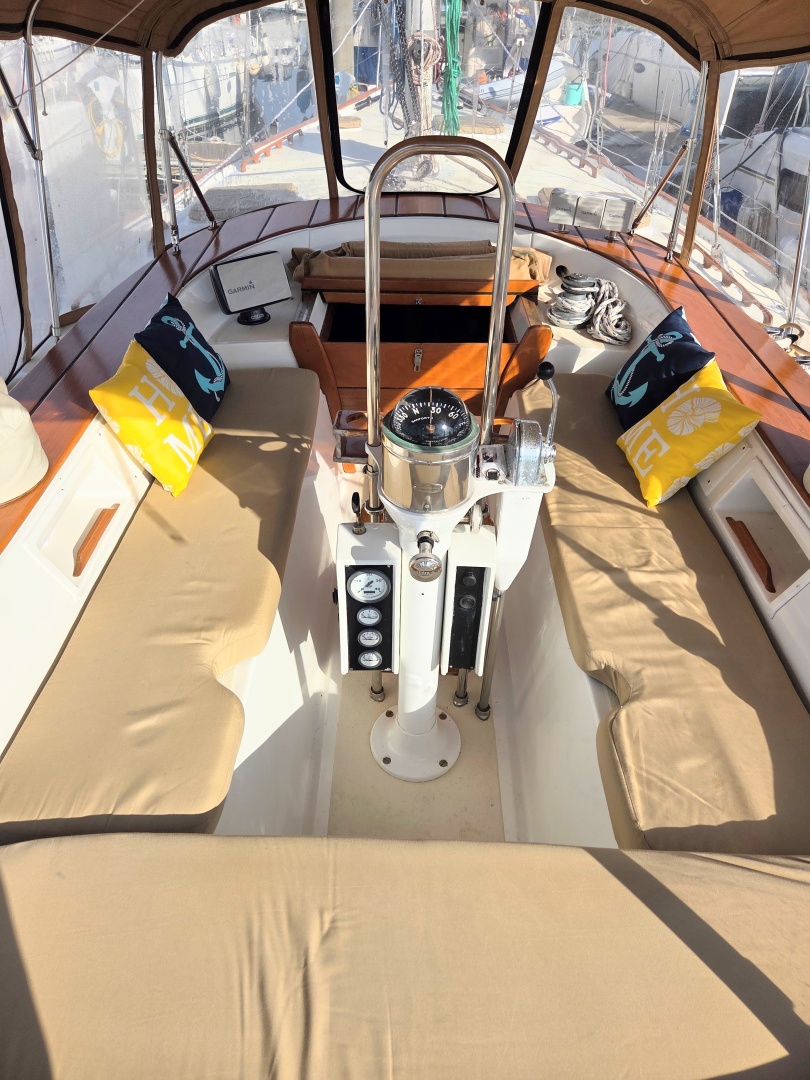 1985 Endeavour 51 — photograph 5