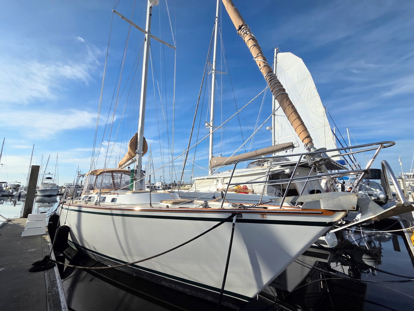 1985 Endeavour 51 — photograph 2