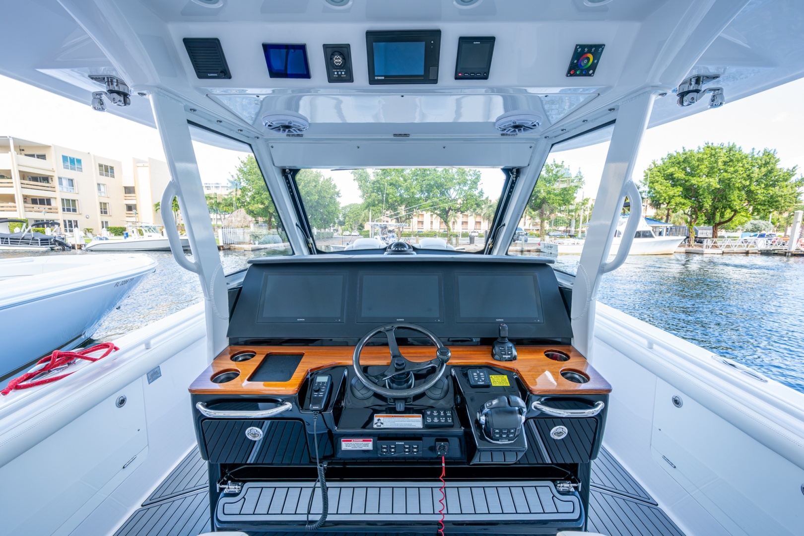 39ft Everglades Yacht For Sale