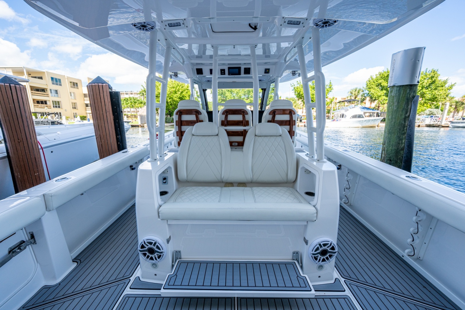 39ft Everglades Yacht For Sale