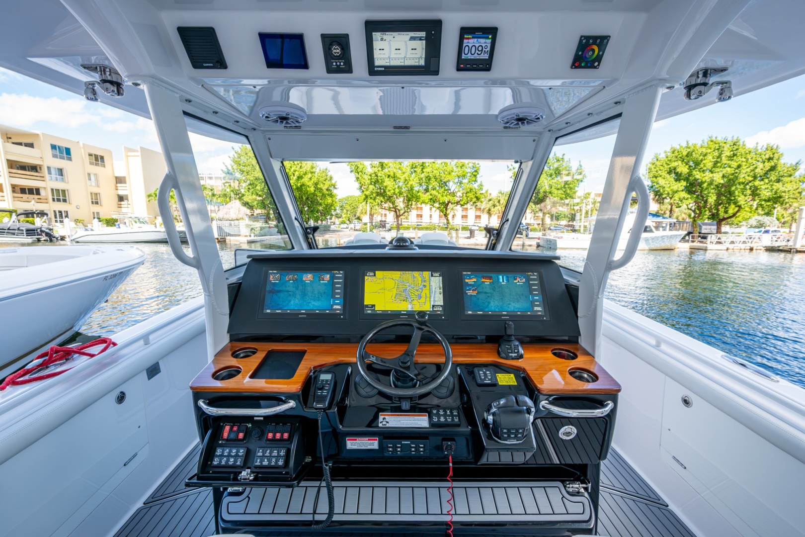 39ft Everglades Yacht For Sale