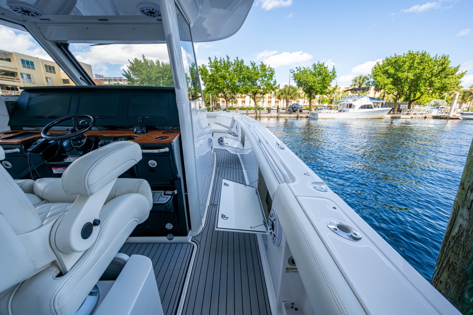 39ft Everglades Yacht For Sale