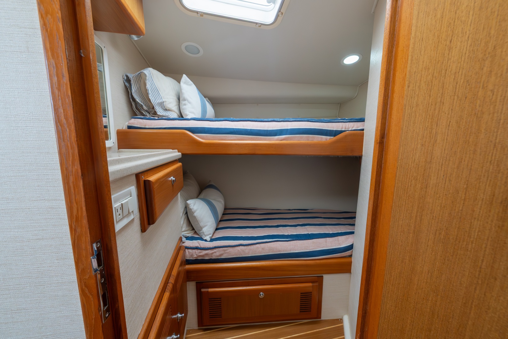 Cabo 45 Express — EMMA - Photo 58