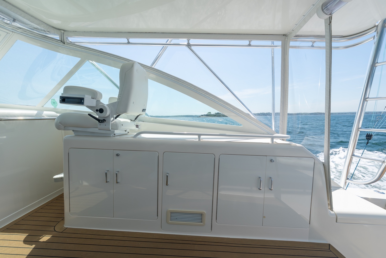 Cabo 45 Express — EMMA - Photo 32
