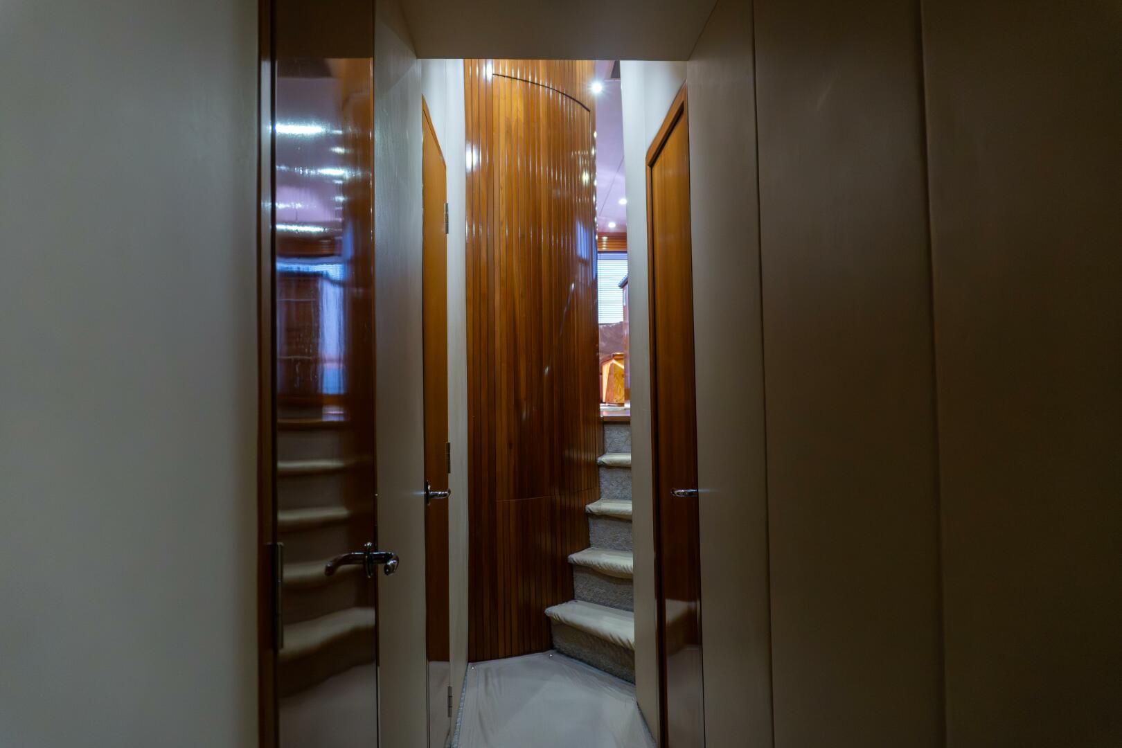 2001 Hatteras 60 Convertible - Sinyorita Salada