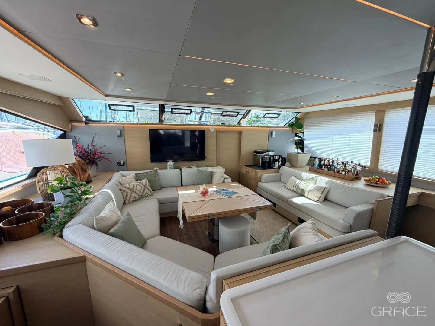 2022 Aquila 54 Yacht