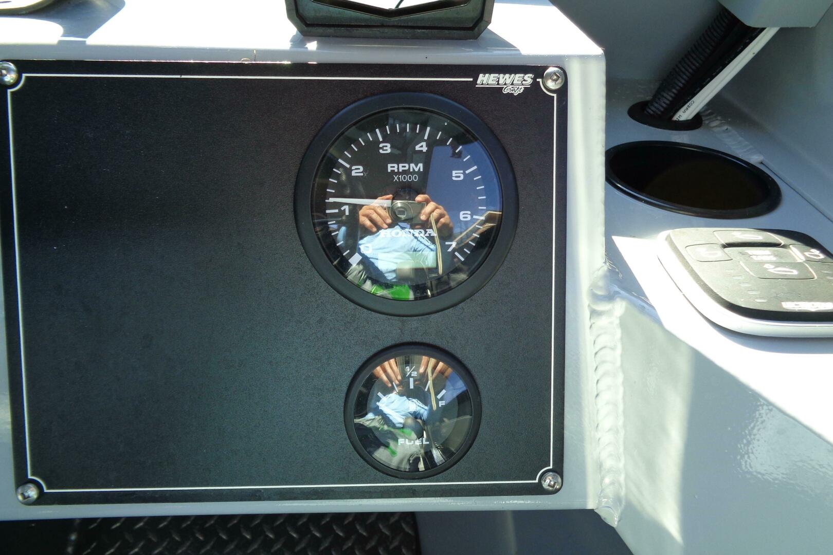 25ft Hewes Yacht For Sale