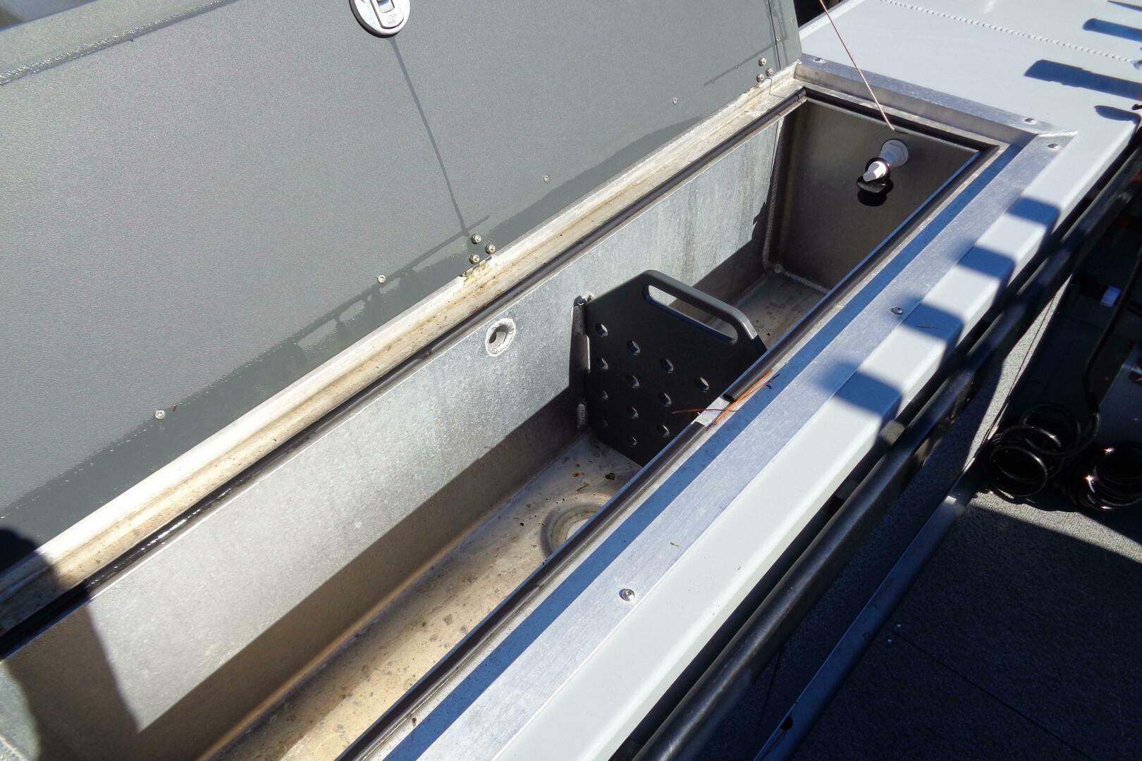 25ft Hewes Yacht For Sale