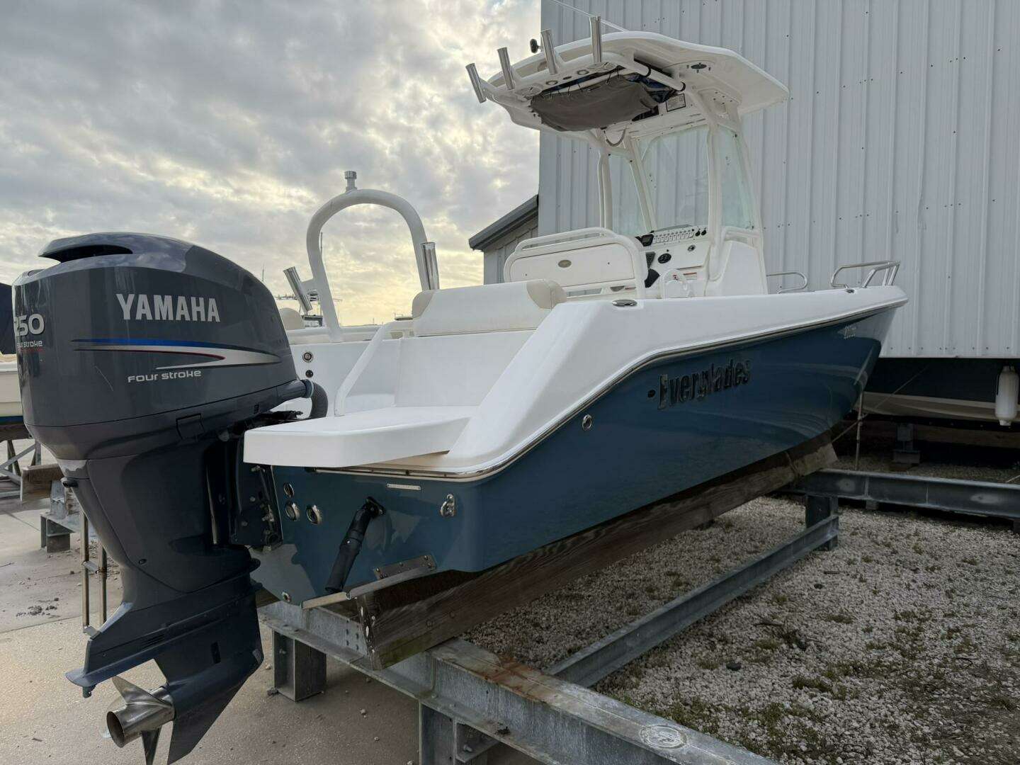 23ft Everglades Yacht For Sale
