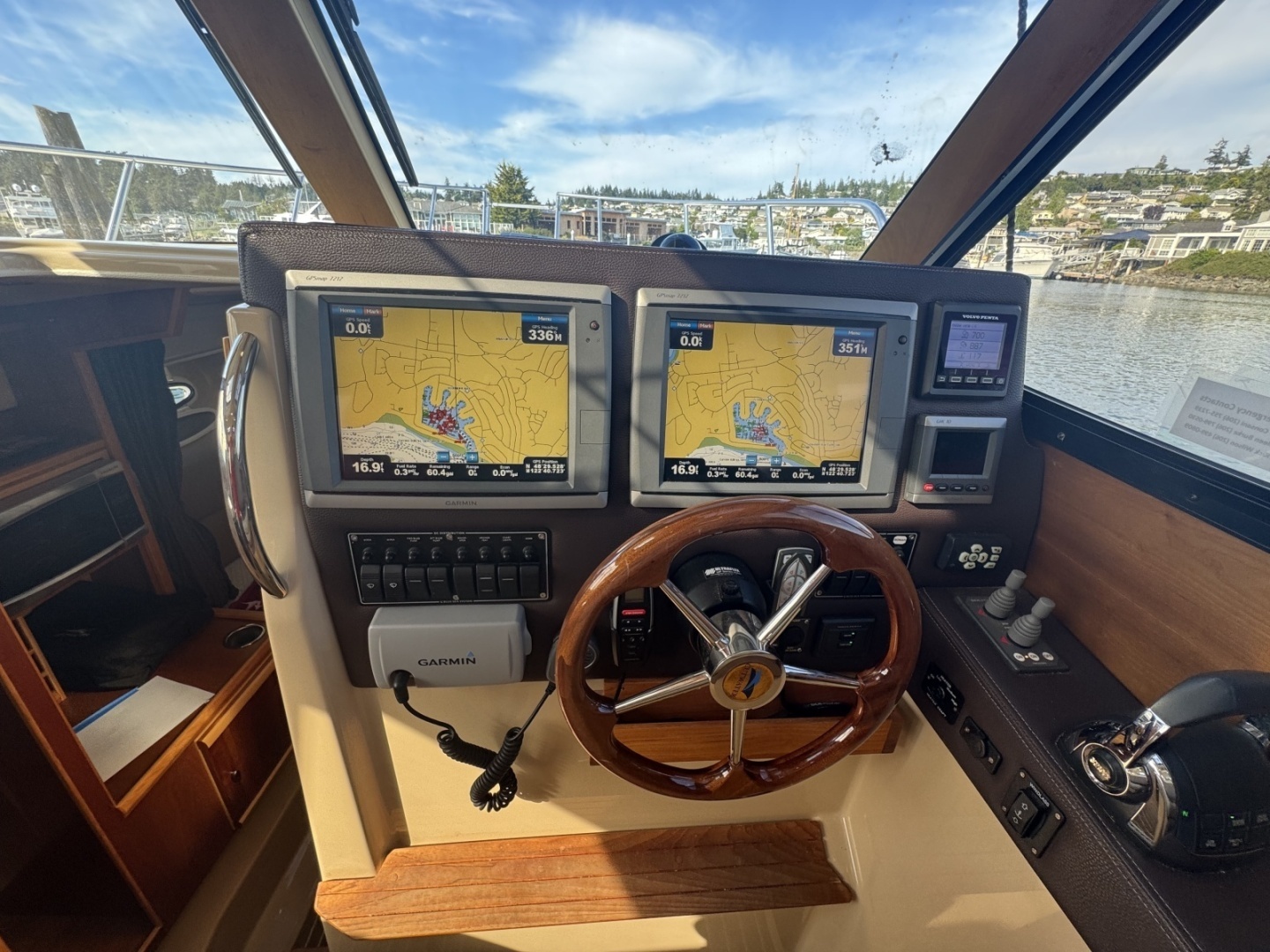 Cutwater 28 Yacht For Sale