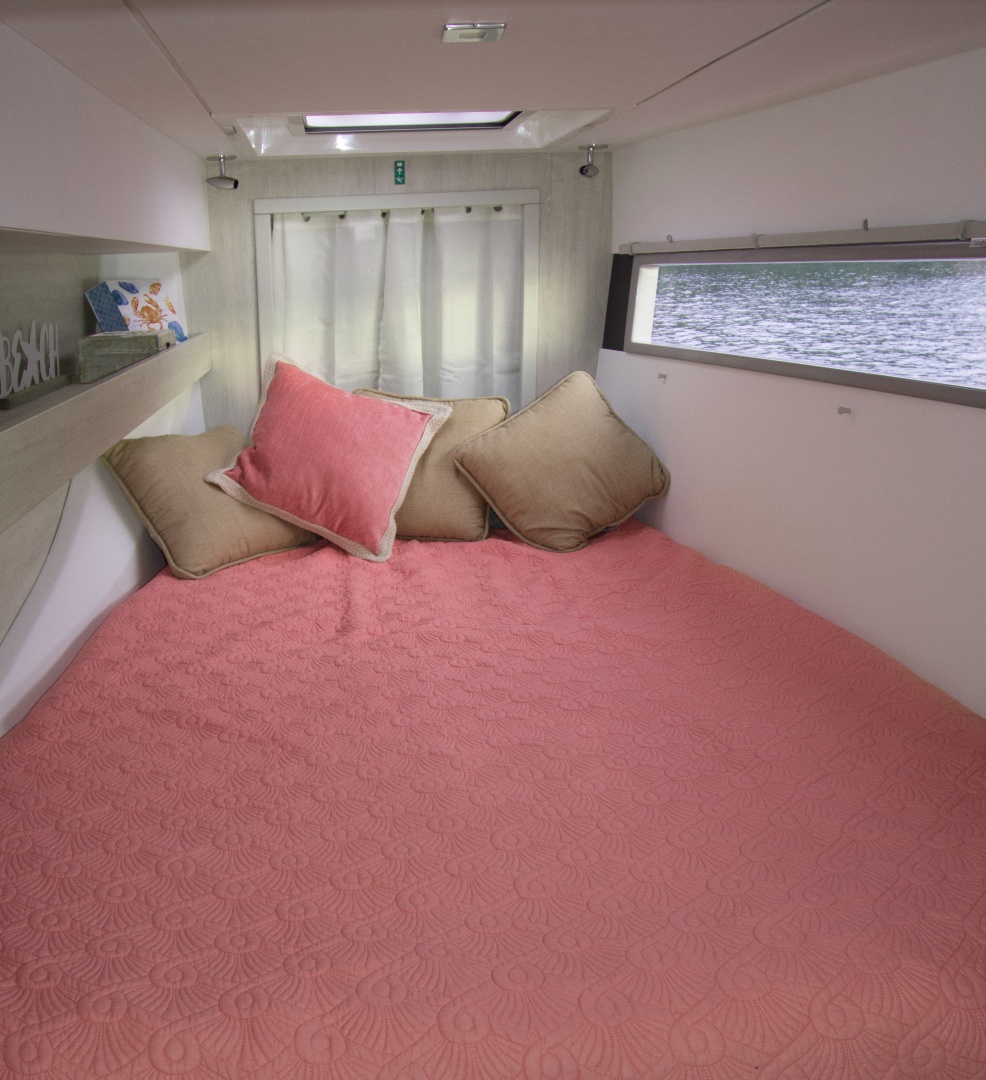Isola 40ft Robertson  amp  Caine Yacht For Sale