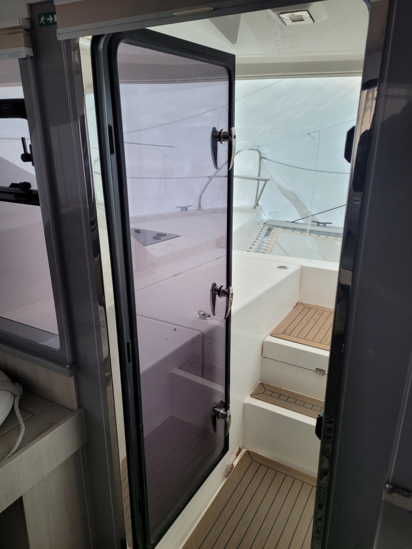 Isola 40ft Robertson  amp  Caine Yacht For Sale