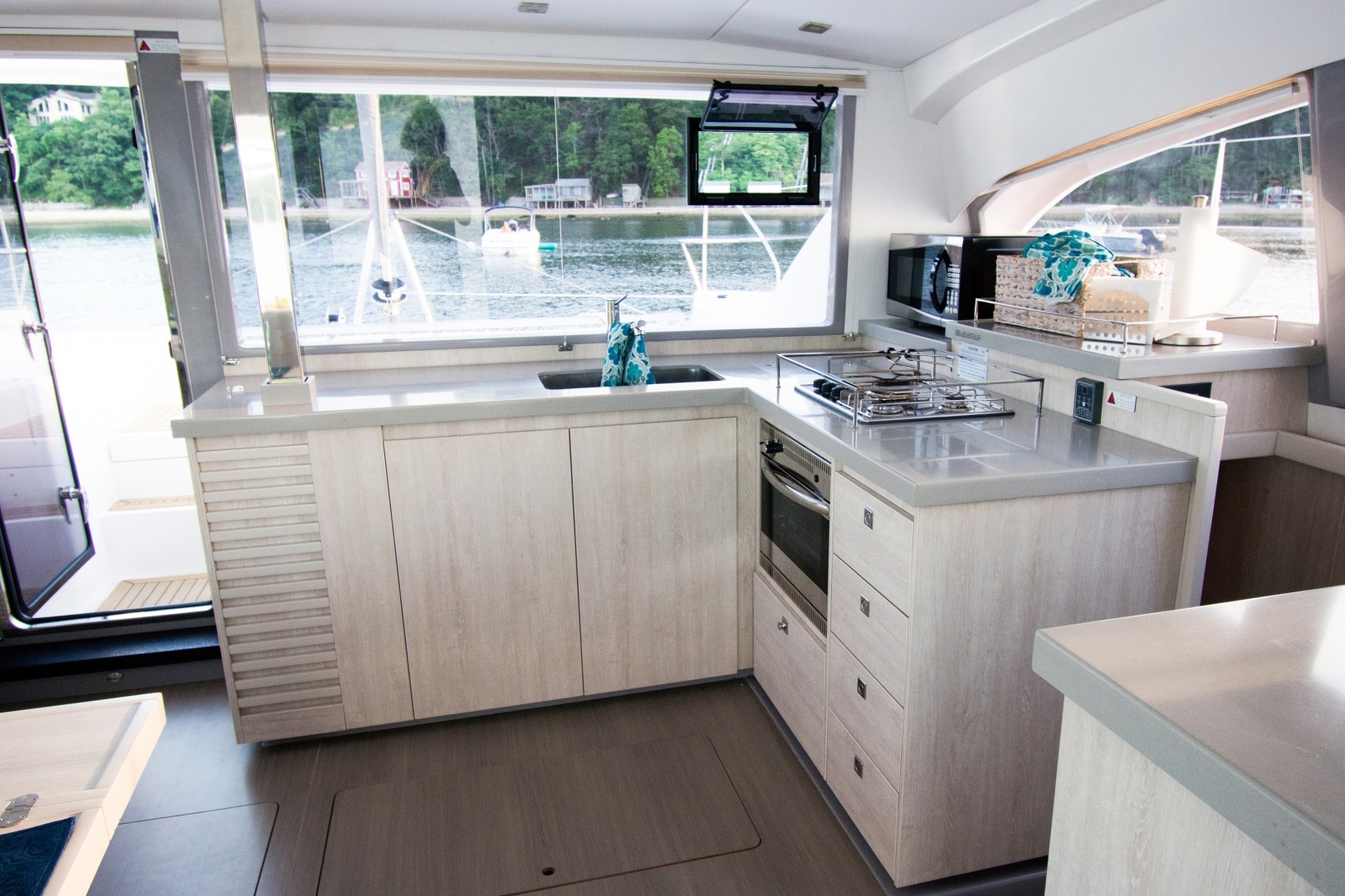 Isola 40ft Robertson  amp  Caine Yacht For Sale