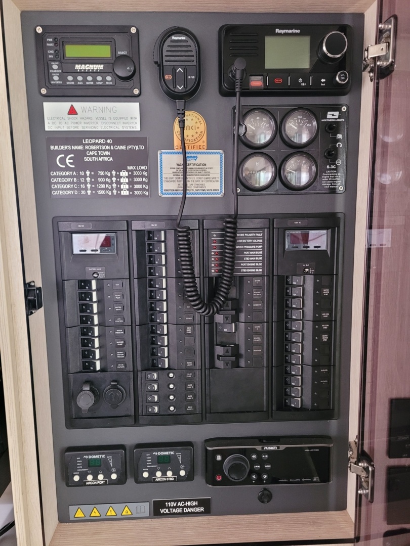 Isola 40ft Robertson  amp  Caine Yacht For Sale