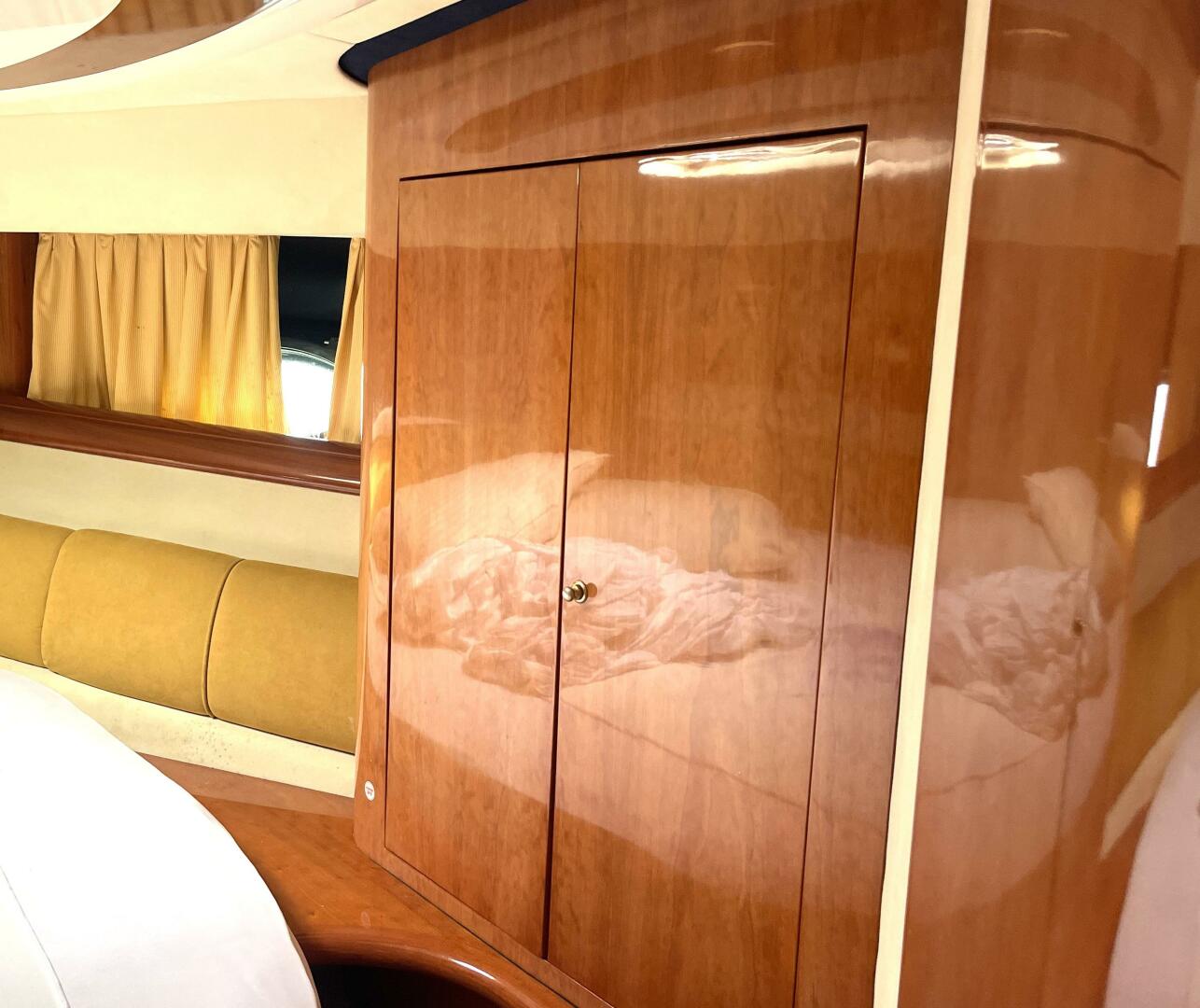 Saphir Bleu 50ft Cranchi Yacht For Sale Saphir Bleu 50ft Cranchi Yacht For Sale