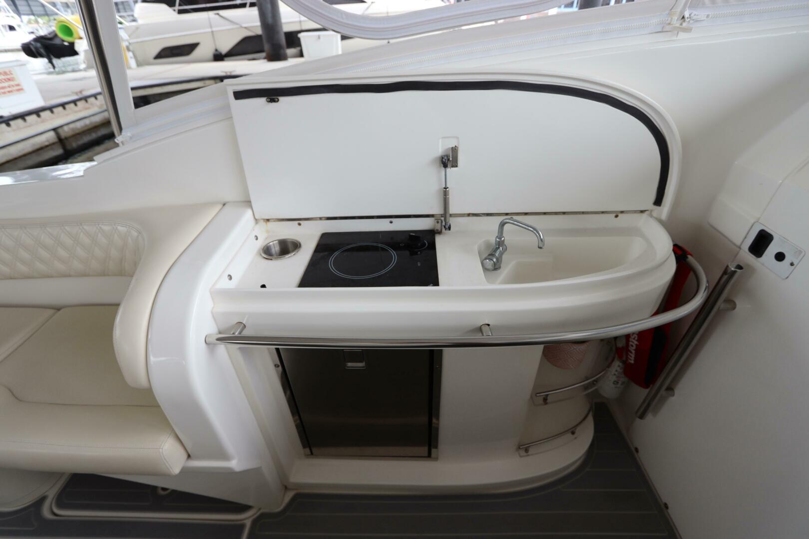 38ft Intermarine Yacht For Sale