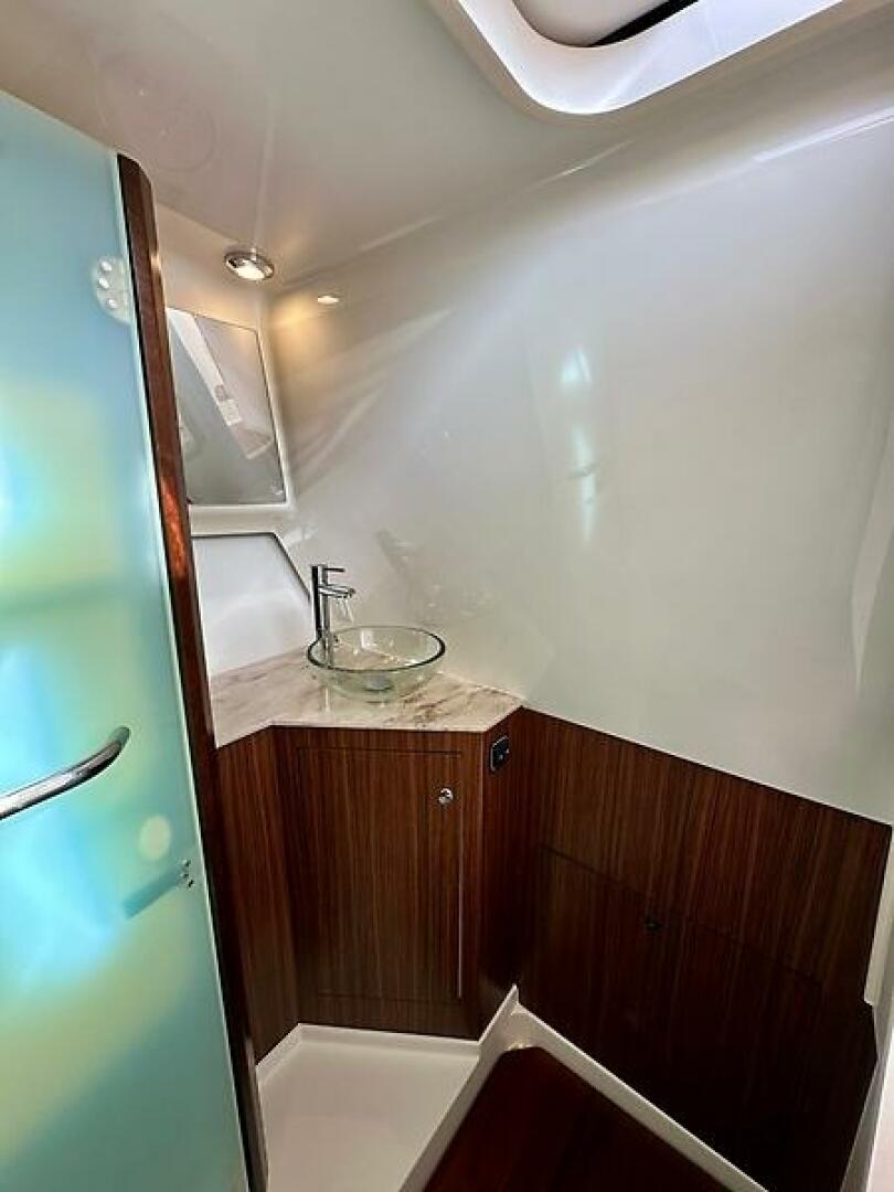 Breeezy 37ft Pursuit Yacht For Sale