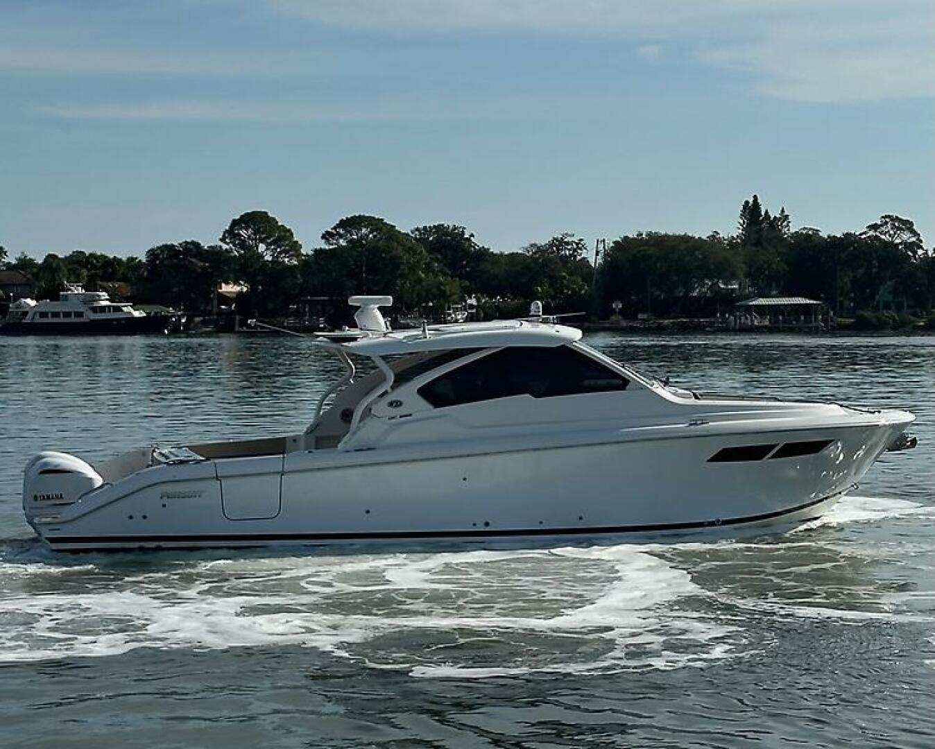 Breeezy 37ft Pursuit Yacht For Sale