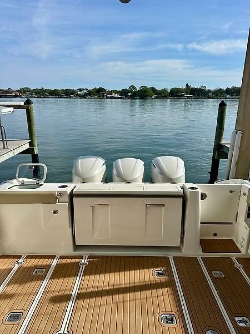 Breeezy 37ft Pursuit Yacht For Sale