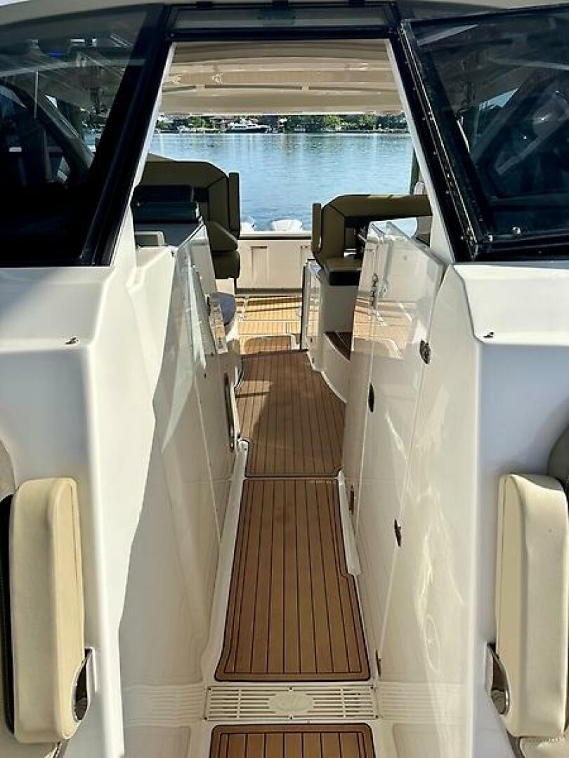 Breeezy 37ft Pursuit Yacht For Sale