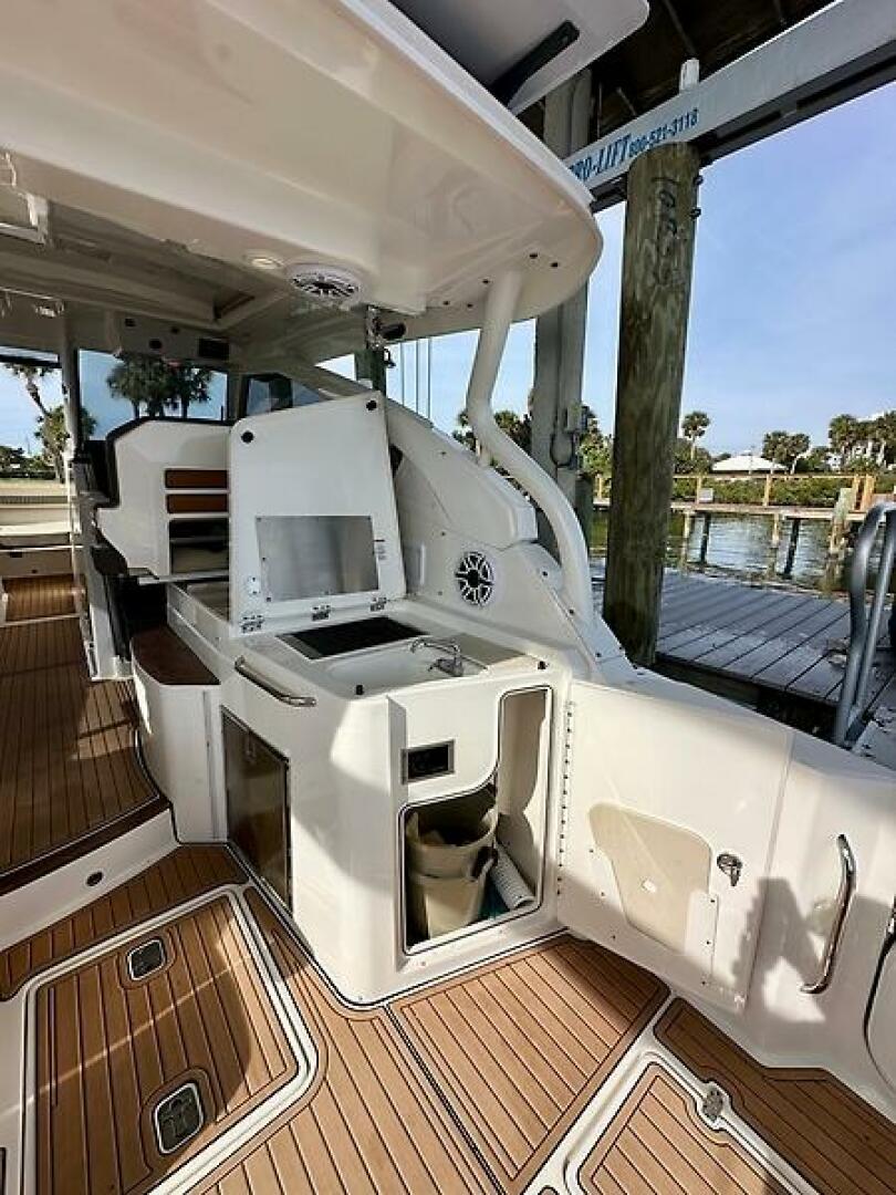 Breeezy 37ft Pursuit Yacht For Sale