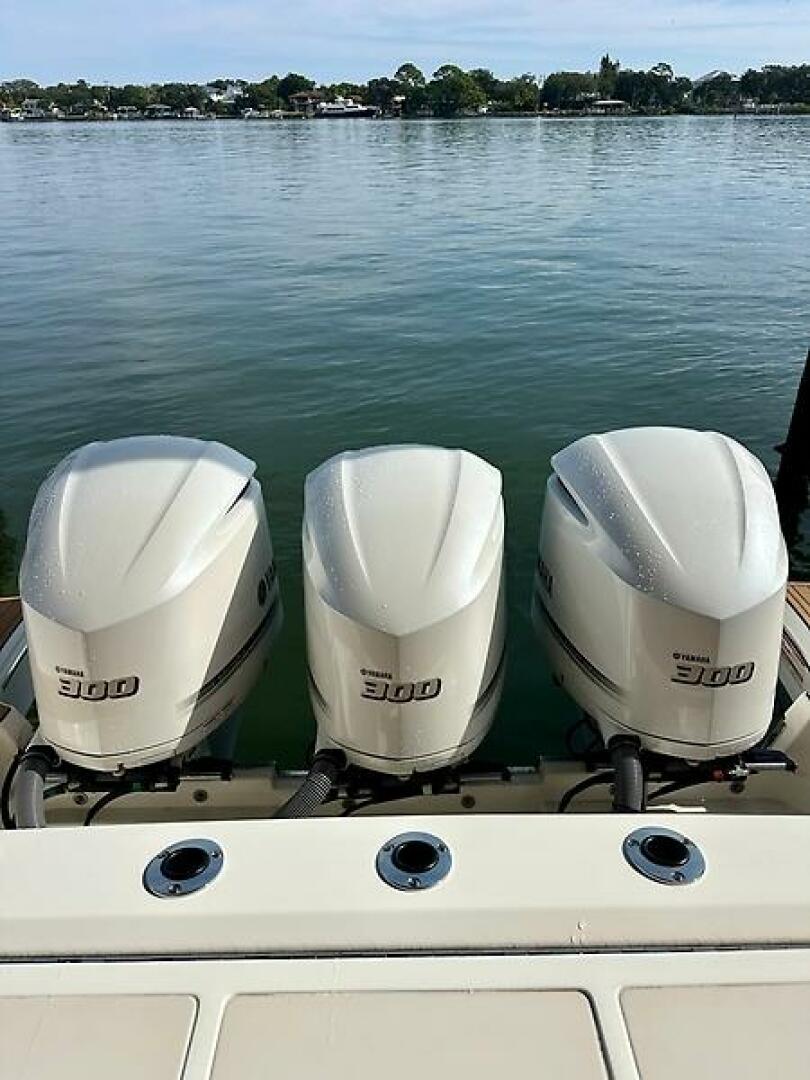 Breeezy 37ft Pursuit Yacht For Sale