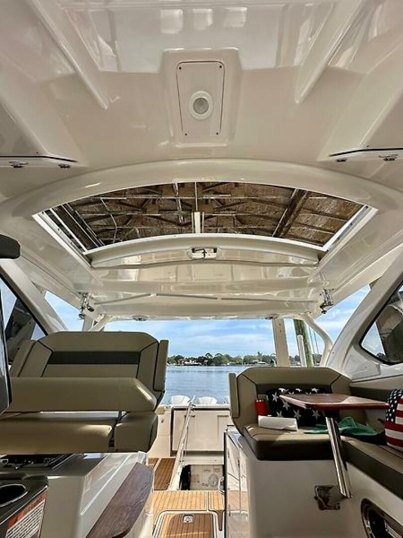 Breeezy 37ft Pursuit Yacht For Sale