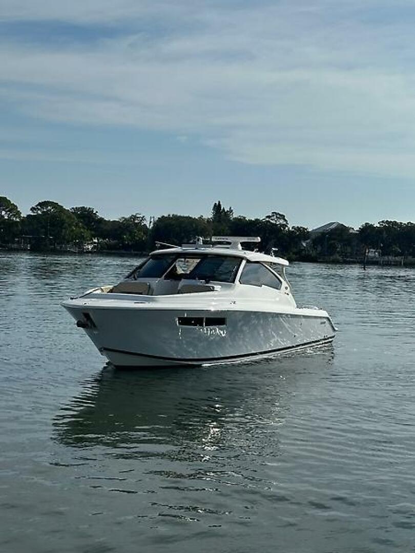 Breeezy 37ft Pursuit Yacht For Sale