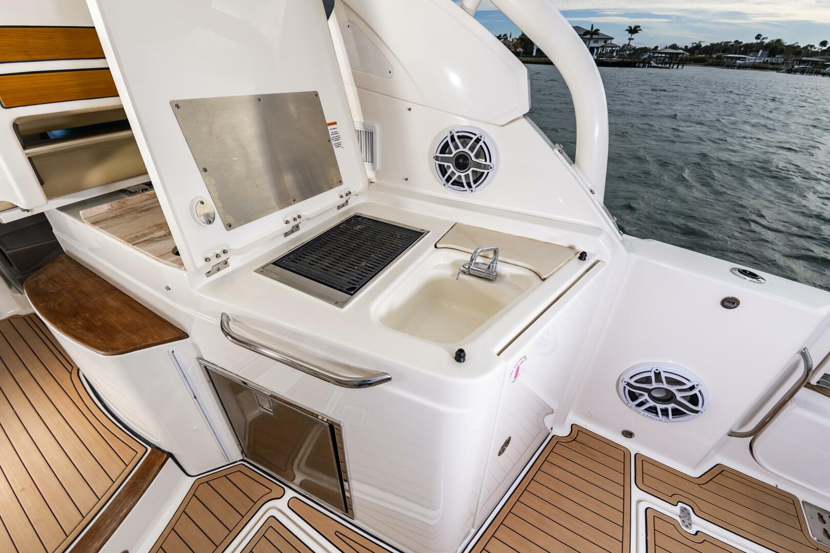 Breeezy 37ft Pursuit Yacht For Sale