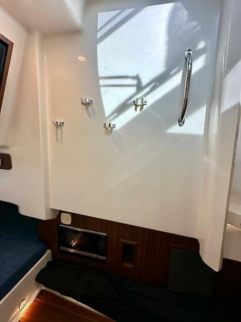 Breeezy 37ft Pursuit Yacht For Sale