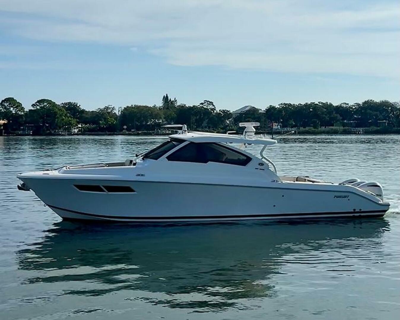 Breeezy 37ft Pursuit Yacht For Sale