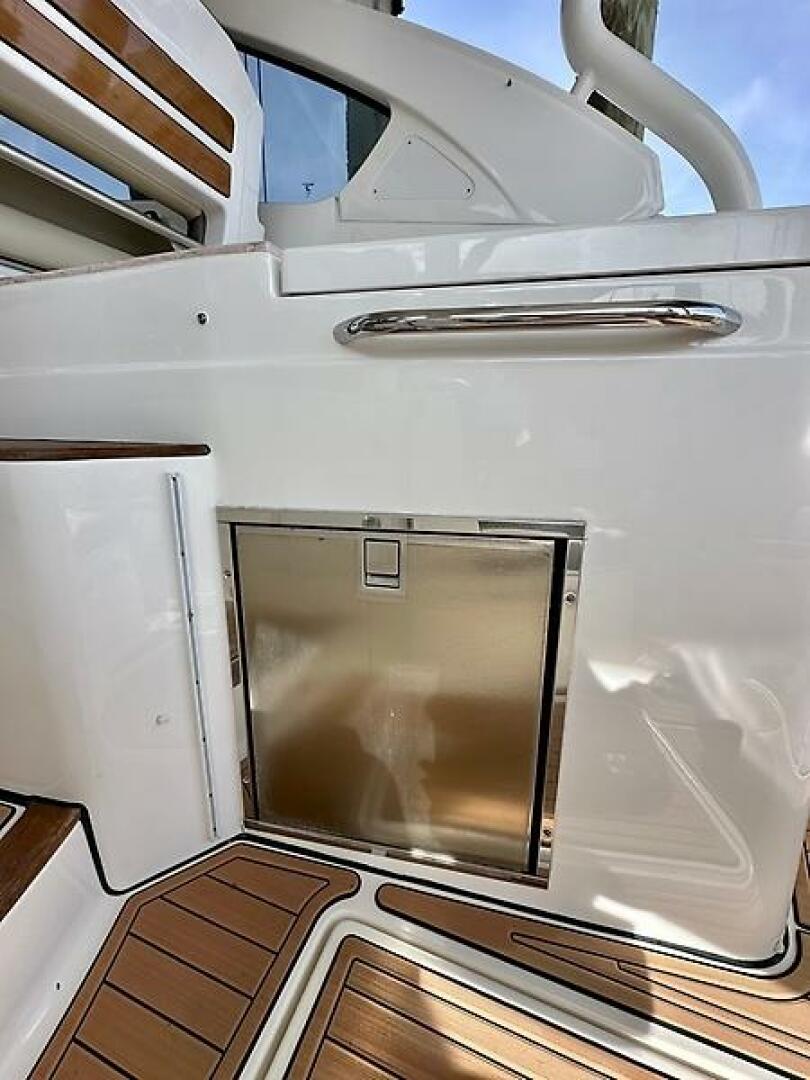 Breeezy 37ft Pursuit Yacht For Sale