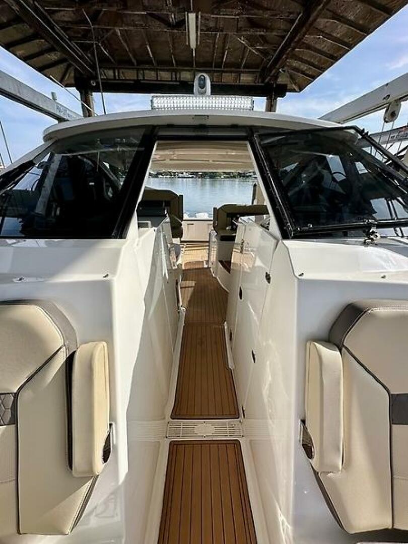 Breeezy 37ft Pursuit Yacht For Sale