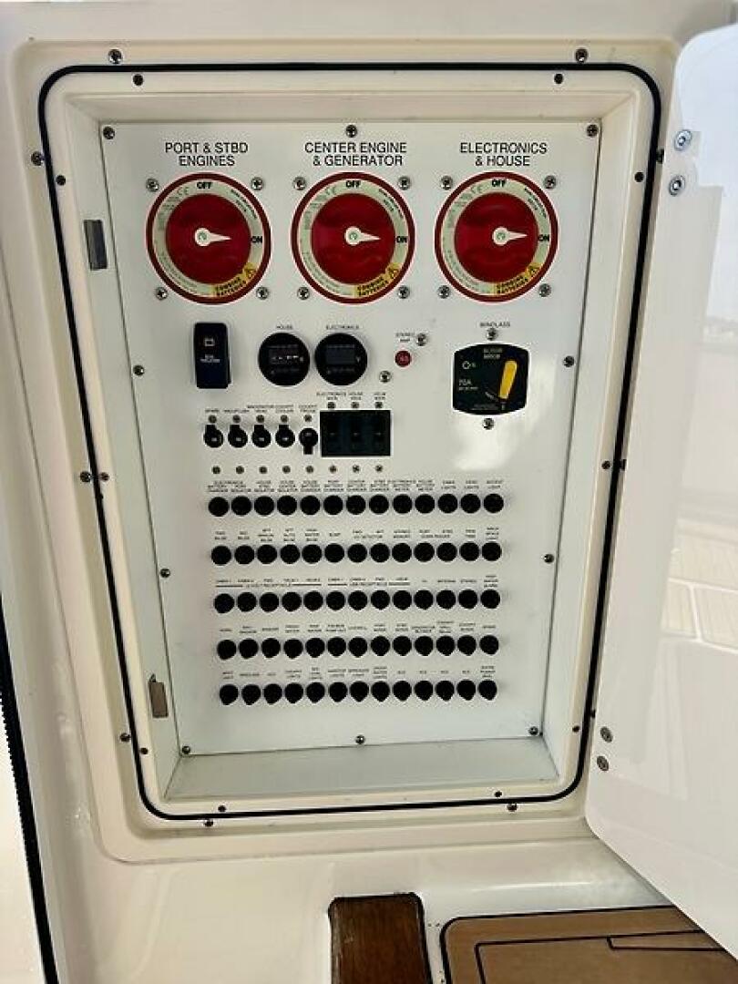 Breeezy 37ft Pursuit Yacht For Sale