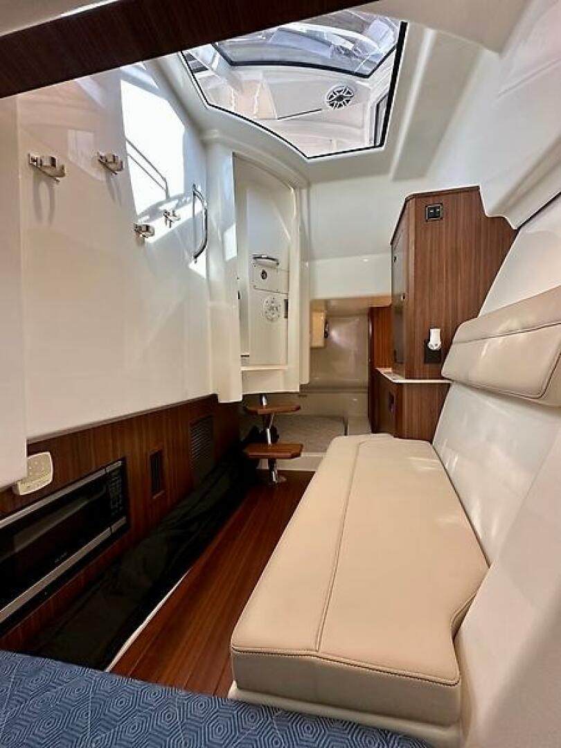 Breeezy 37ft Pursuit Yacht For Sale