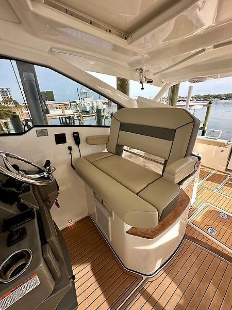 Breeezy 37ft Pursuit Yacht For Sale