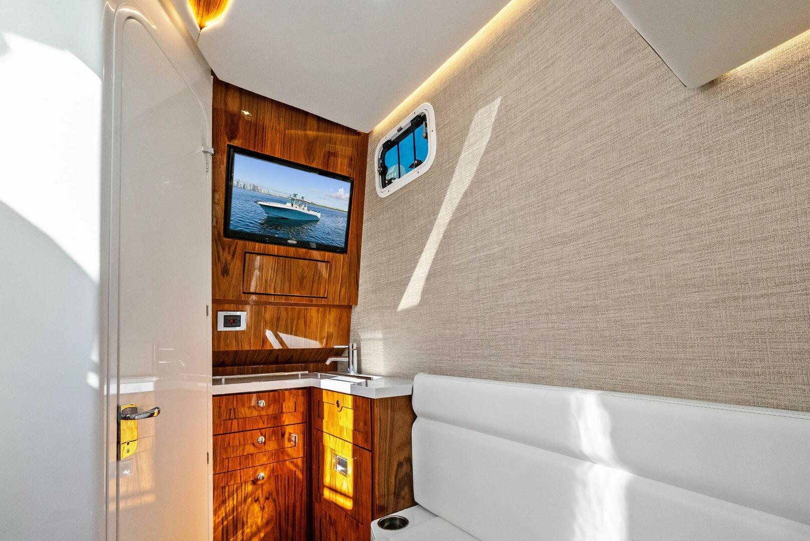 No Name 42ft HCB Yacht For Sale