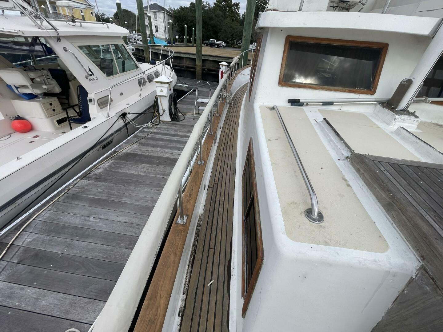 Lady mar 34ft Marine Trader Yacht For Sale