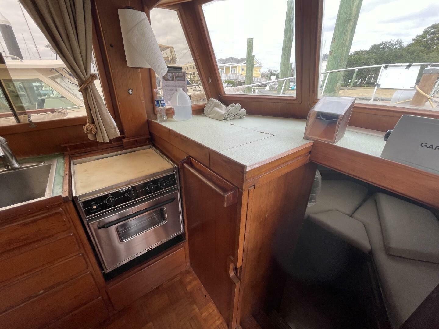 Lady mar 34ft Marine Trader Yacht For Sale