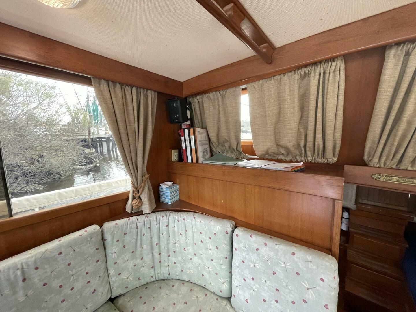 Lady mar 34ft Marine Trader Yacht For Sale