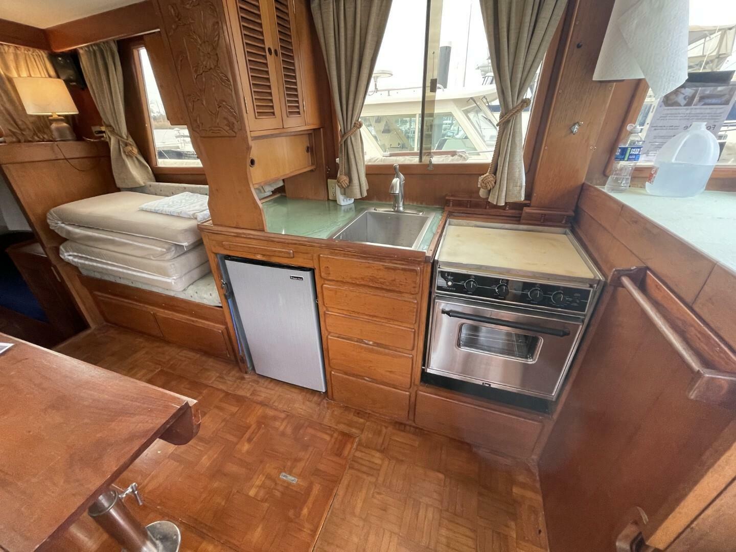 Lady mar 34ft Marine Trader Yacht For Sale