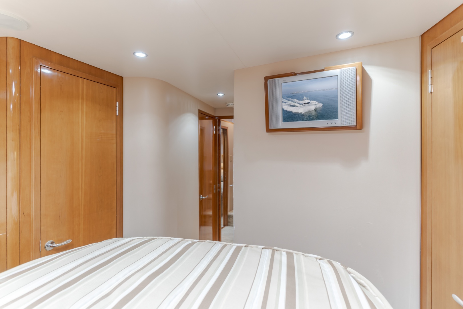 BRAINWAVE 54ft Hatteras Yacht For Sale