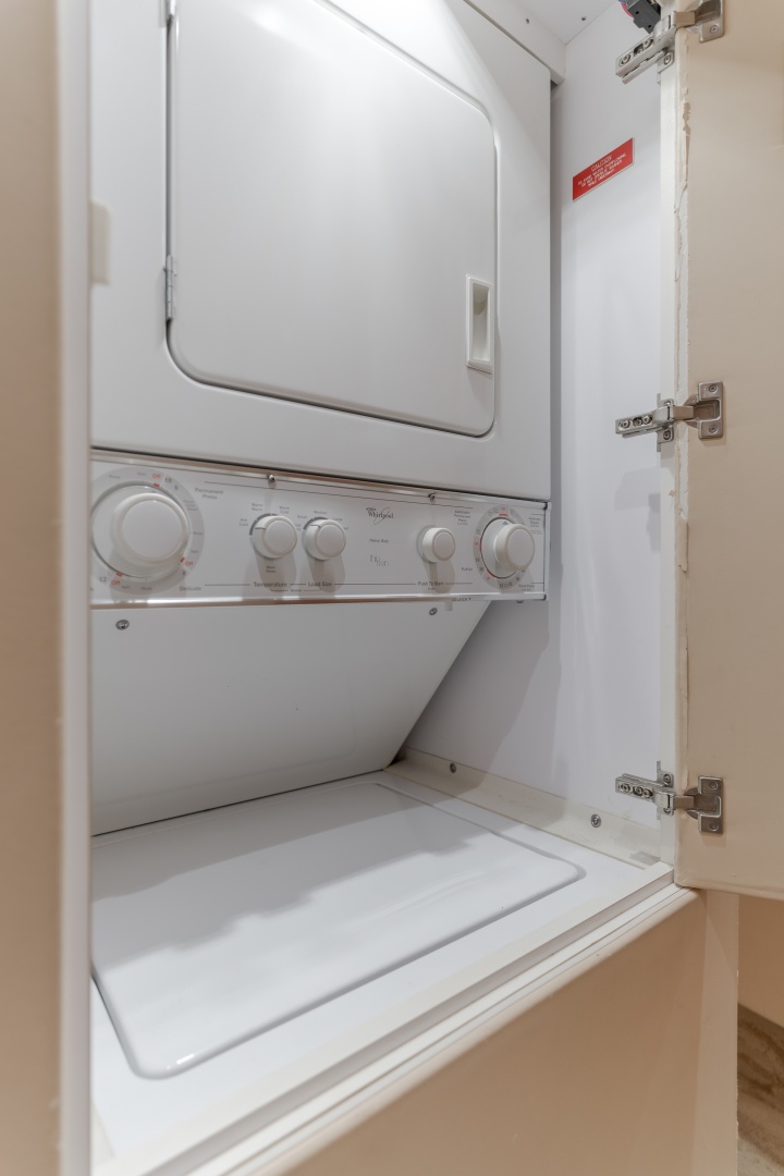 BRAINWAVE 54ft Hatteras Yacht For Sale